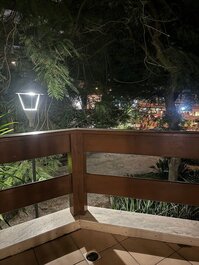 En pleno centro de Jureê, a una manzana de la playa.
