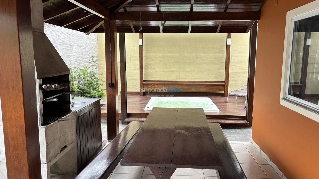 Casa para alquiler de vacaciones em Governador Celso Ramos (Praia de Palmas)