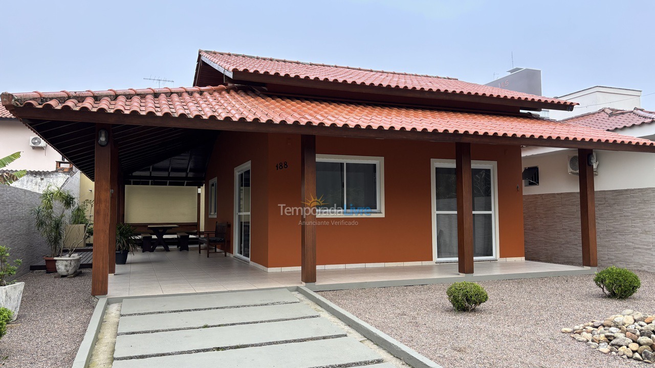 Casa para alquiler de vacaciones em Governador Celso Ramos (Praia de Palmas)