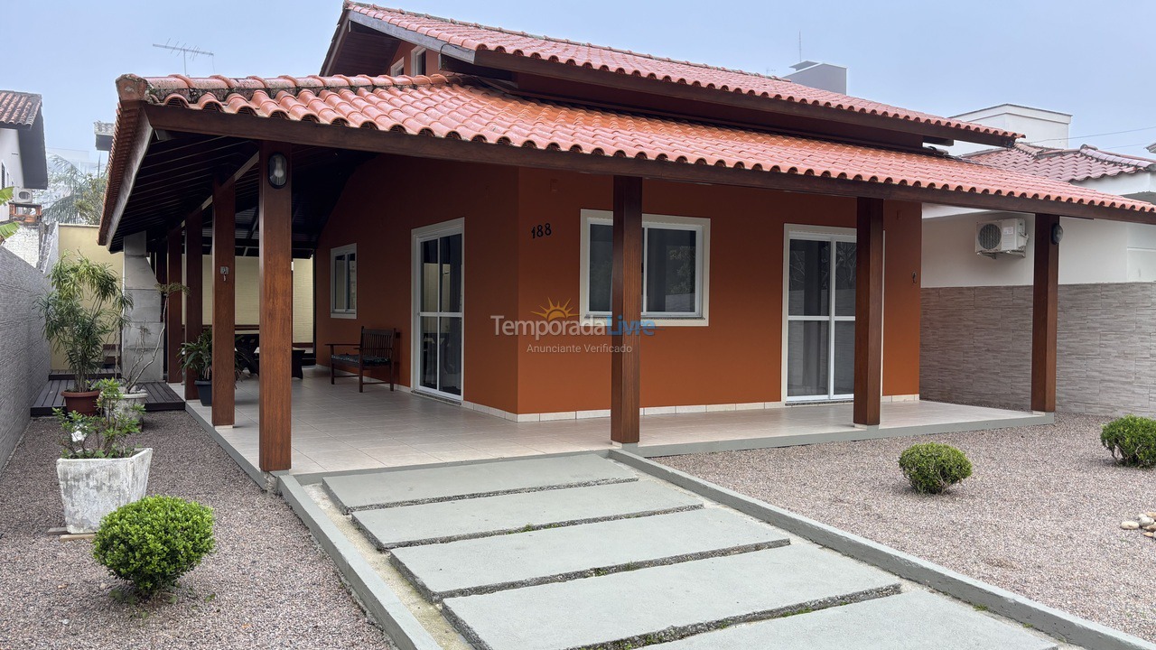 Casa para alquiler de vacaciones em Governador Celso Ramos (Praia de Palmas)