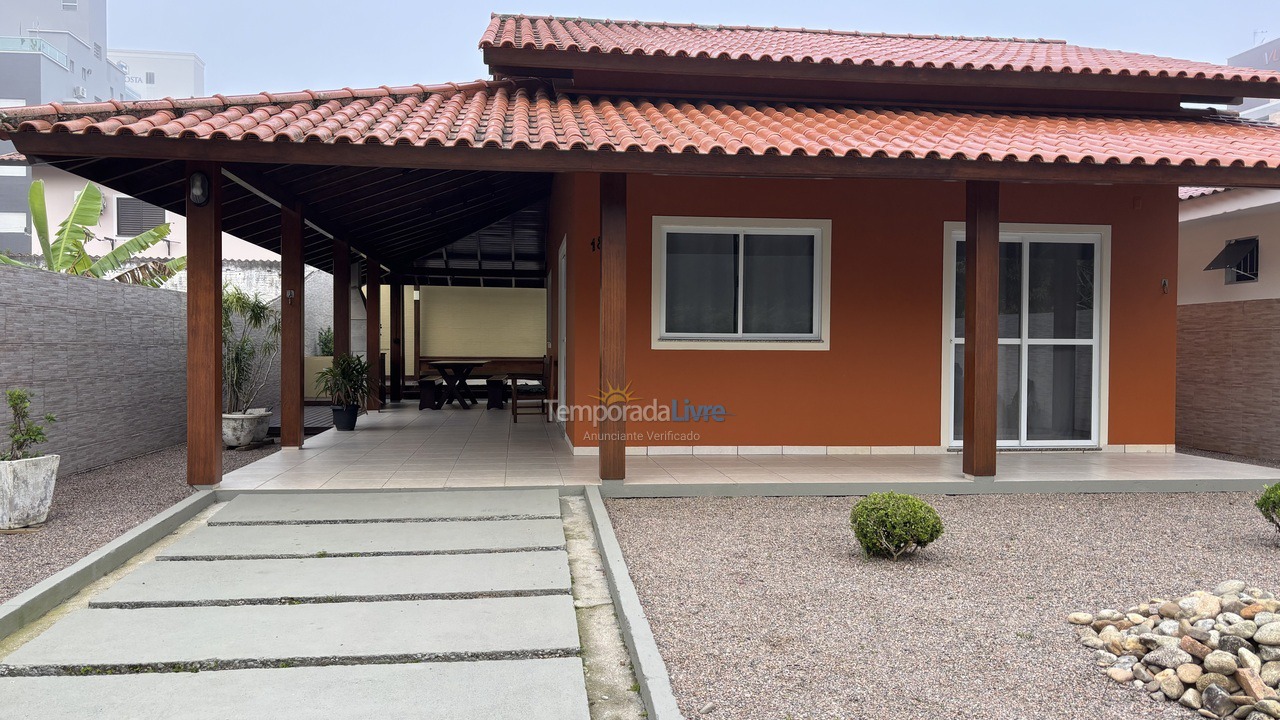 Casa para alquiler de vacaciones em Governador Celso Ramos (Praia de Palmas)