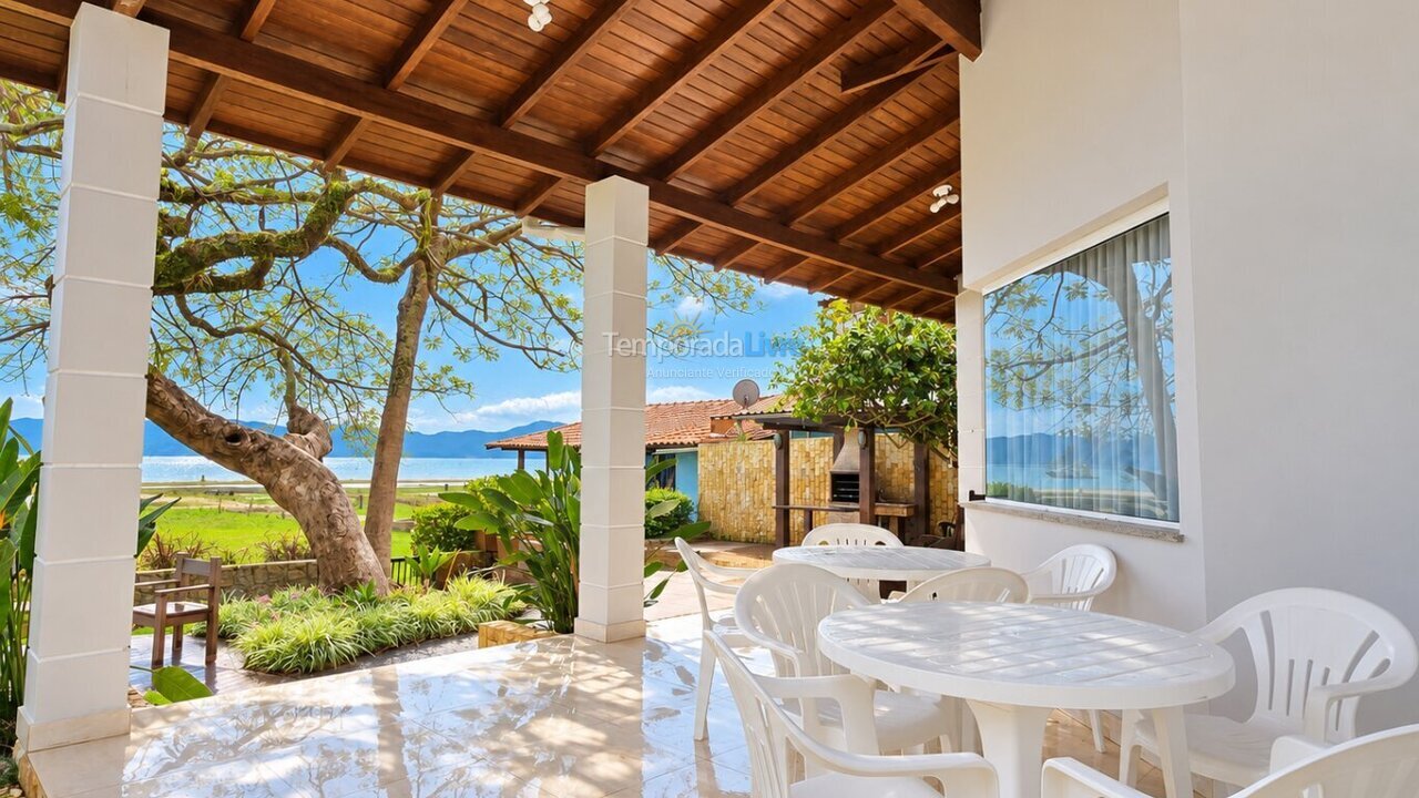 Casa para aluguel de temporada em Florianopolis (Canasvieiras)