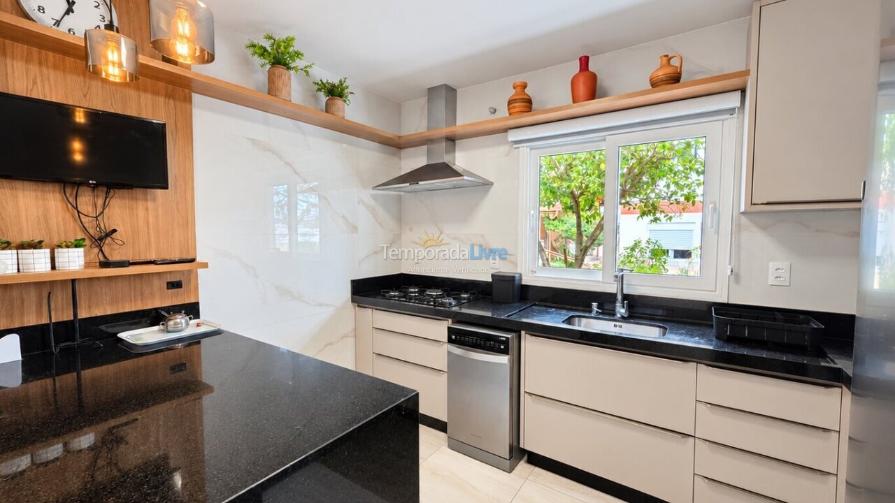 Casa para aluguel de temporada em Florianopolis (Canasvieiras)