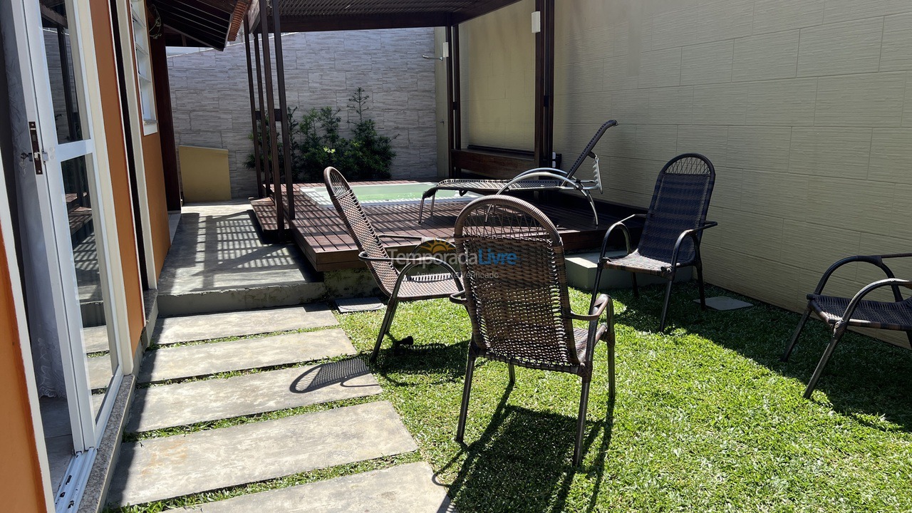 Casa para alquiler de vacaciones em Governador Celso Ramos (Praia de Palmas)