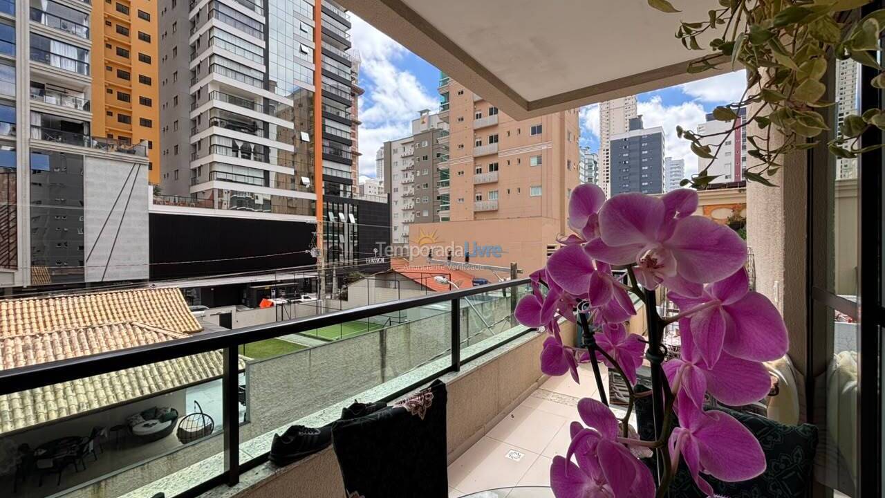 Apartamento para aluguel de temporada em Itapema (Meia Praia)