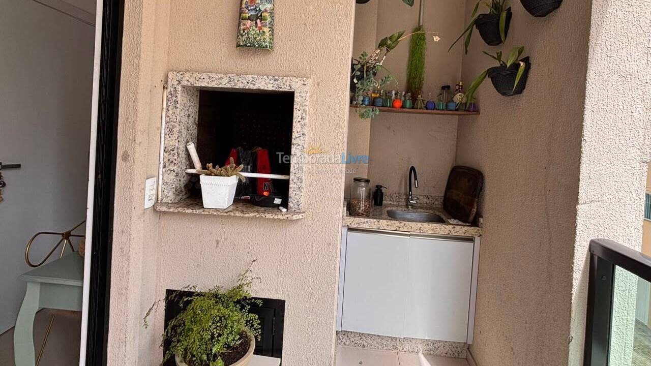 Apartamento para aluguel de temporada em Itapema (Meia Praia)
