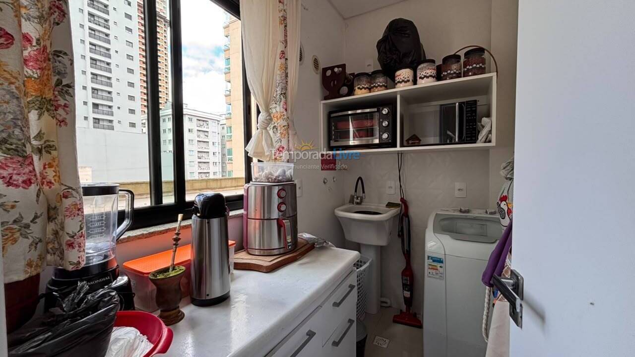 Apartamento para aluguel de temporada em Itapema (Meia Praia)