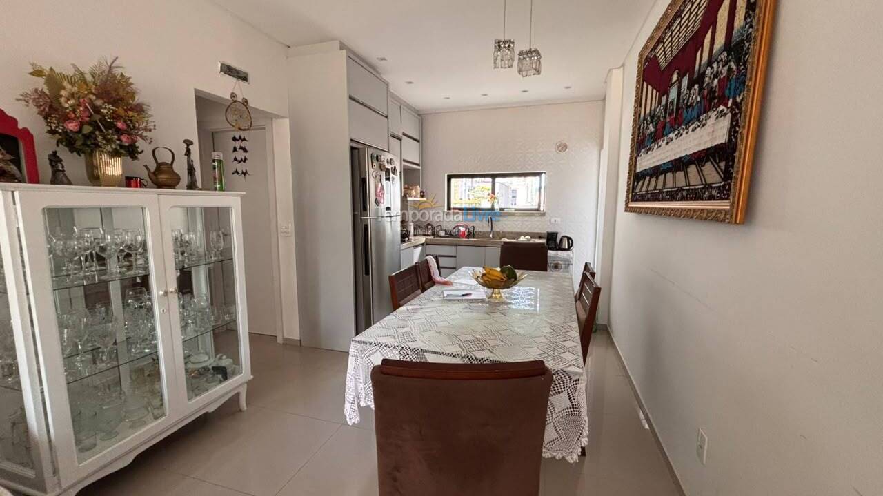 Apartamento para aluguel de temporada em Itapema (Meia Praia)