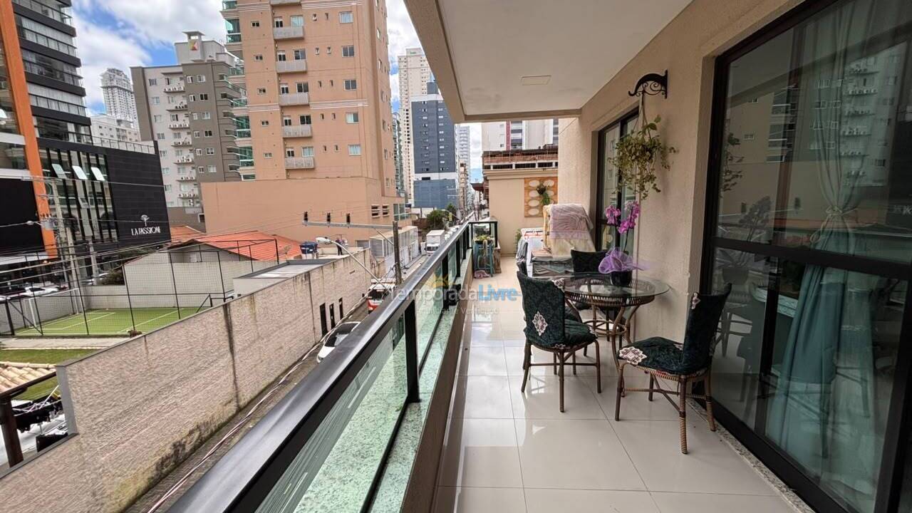 Apartamento para aluguel de temporada em Itapema (Meia Praia)