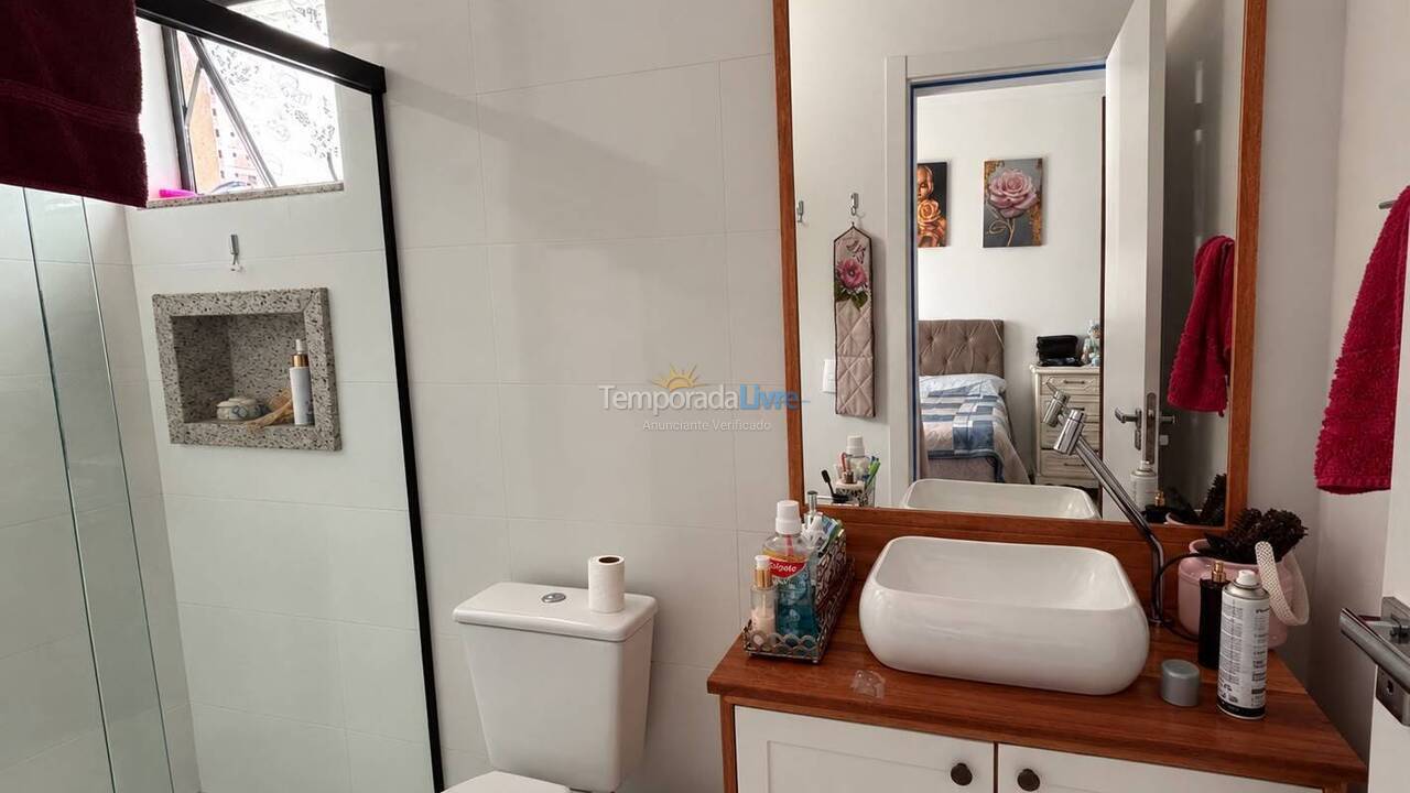Apartamento para aluguel de temporada em Itapema (Meia Praia)