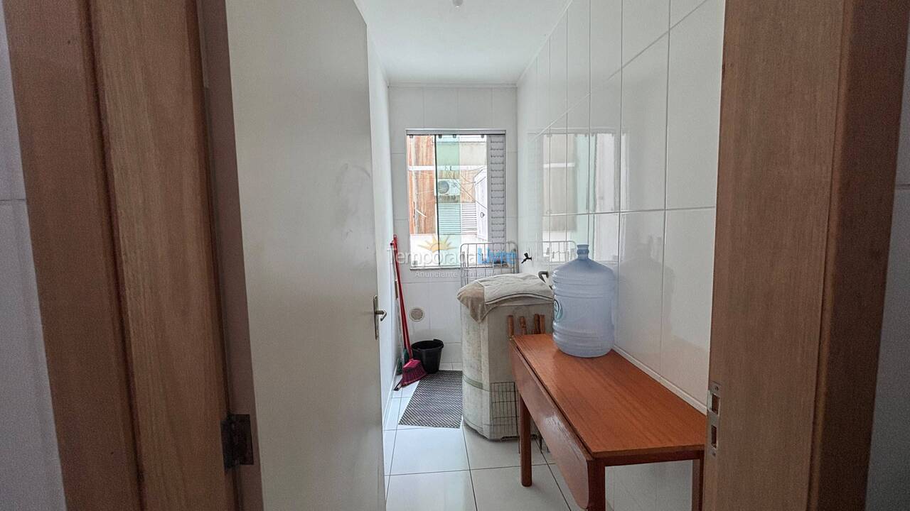 Apartamento para aluguel de temporada em Itapema (Meia Praia)