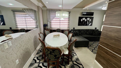 Cozy apartment in Meia Praia for up to 8 people.