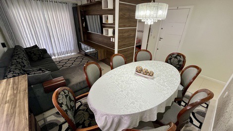 Cozy apartment in Meia Praia for up to 8 people.