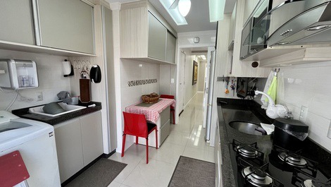 Cozy apartment in Meia Praia for up to 8 people.