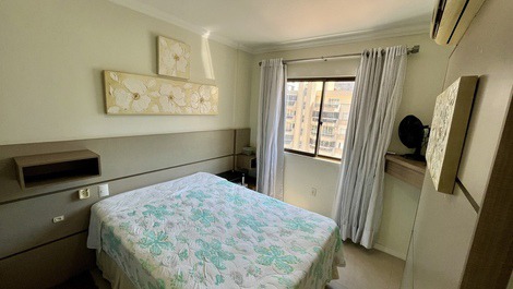 Cozy apartment in Meia Praia for up to 8 people.