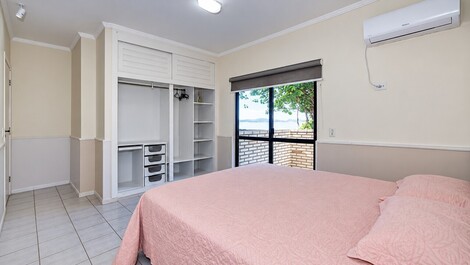 House by the sea for Vacation Rental in Bombinhas - SC.