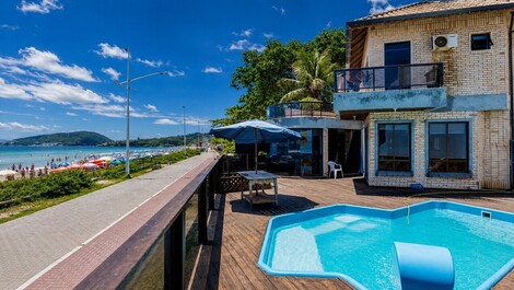 House by the sea for Vacation Rental in Bombinhas - SC.