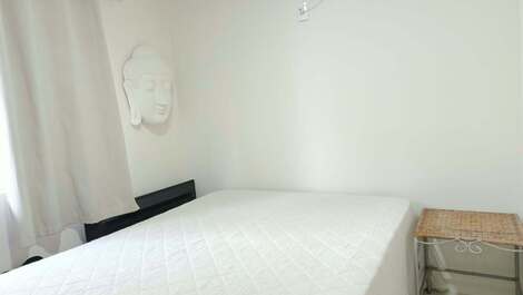 Lindo apartamento à 100 metros da praia de Mariscal - Ref.238