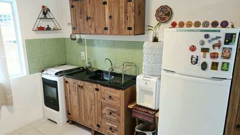 Lindo apartamento à 100 metros da praia de Mariscal - Ref.238