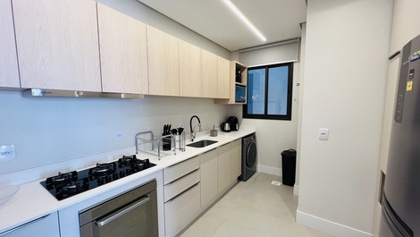 Aluga-se Apartamento Com 02 Dormitórios, Praia De Palmas, GCR/sc.