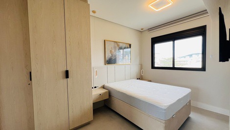 Aluga-se Apartamento Com 02 Dormitórios, Praia De Palmas, GCR/sc.