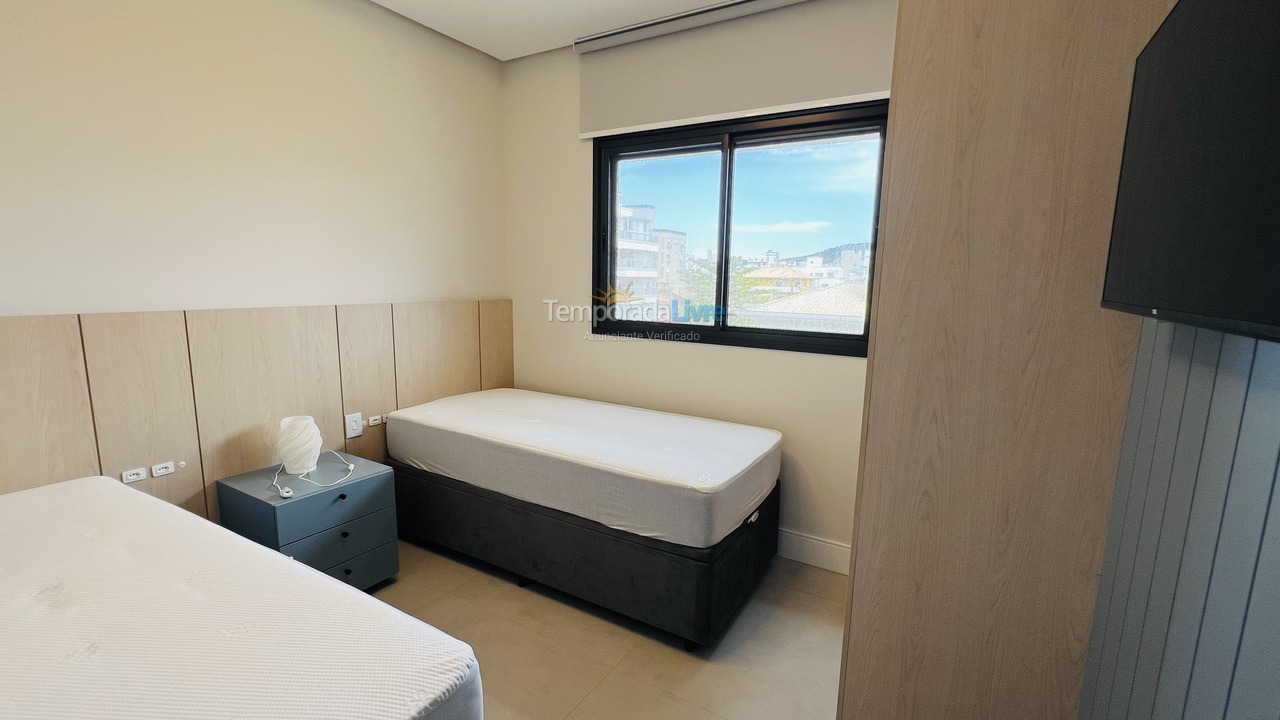 Apartamento para aluguel de temporada em Governador Celso Ramos (Praia de Palmas)