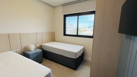 Aluga-se Apartamento Com 02 Dormitórios, Praia De Palmas, GCR/sc.