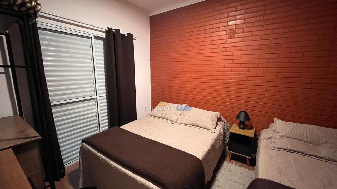 Casa para aluguel de temporada em Campos do Jordão (Imbiry)