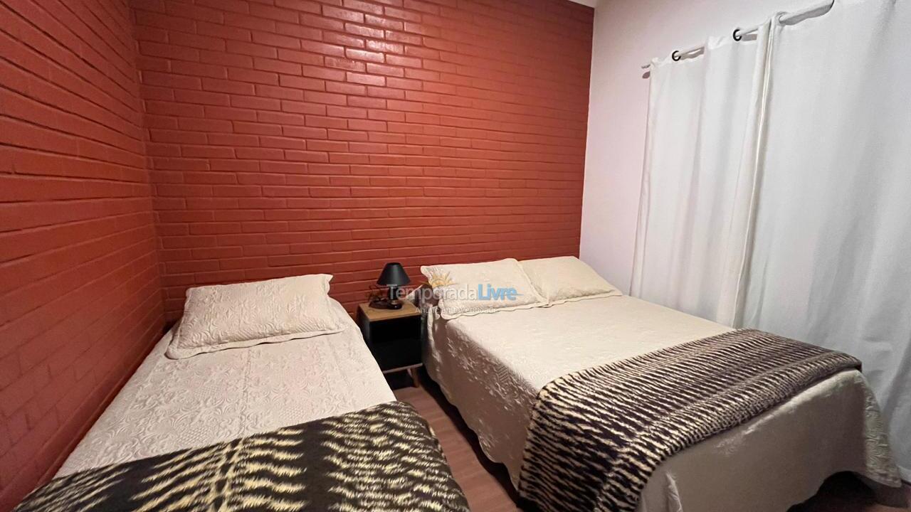 Casa para aluguel de temporada em Campos do Jordão (Imbiry)