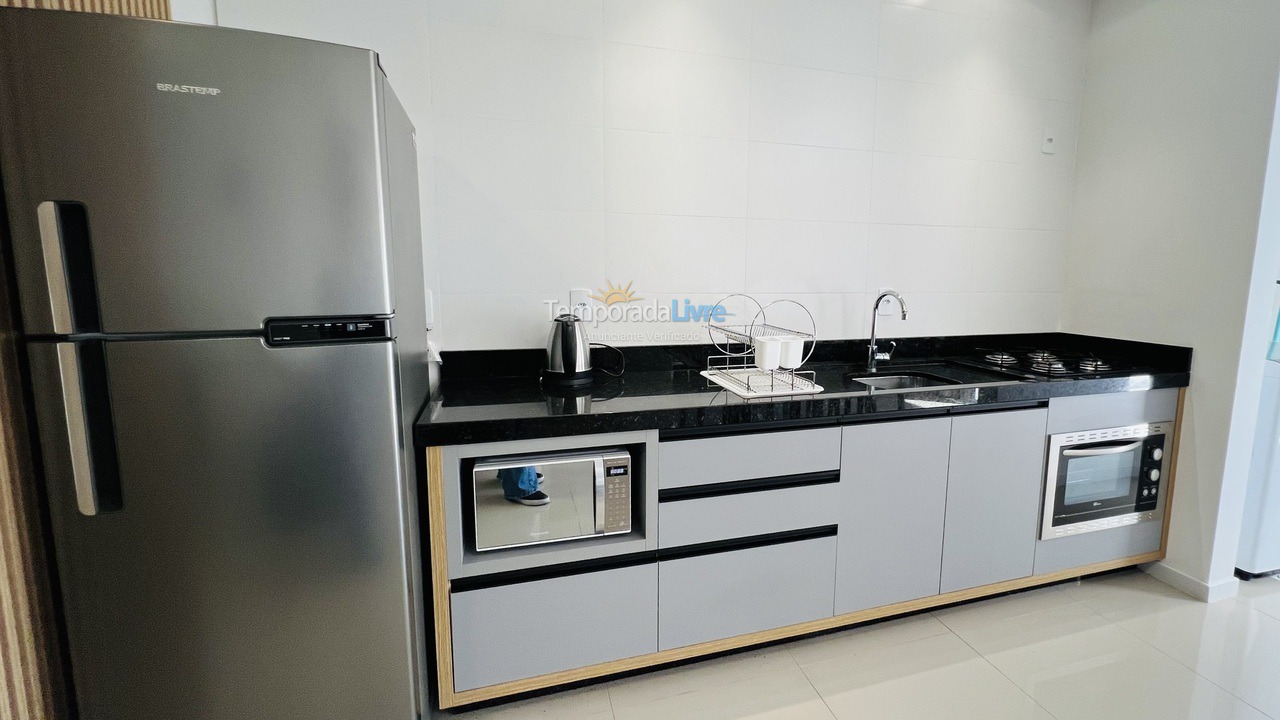 Apartamento para aluguel de temporada em Governador Celso Ramos (Praia de Palmas)