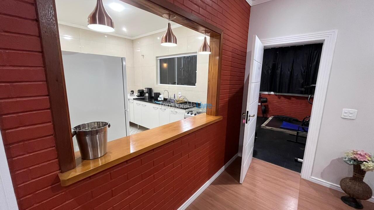 Casa para aluguel de temporada em Campos do Jordão (Imbiry)