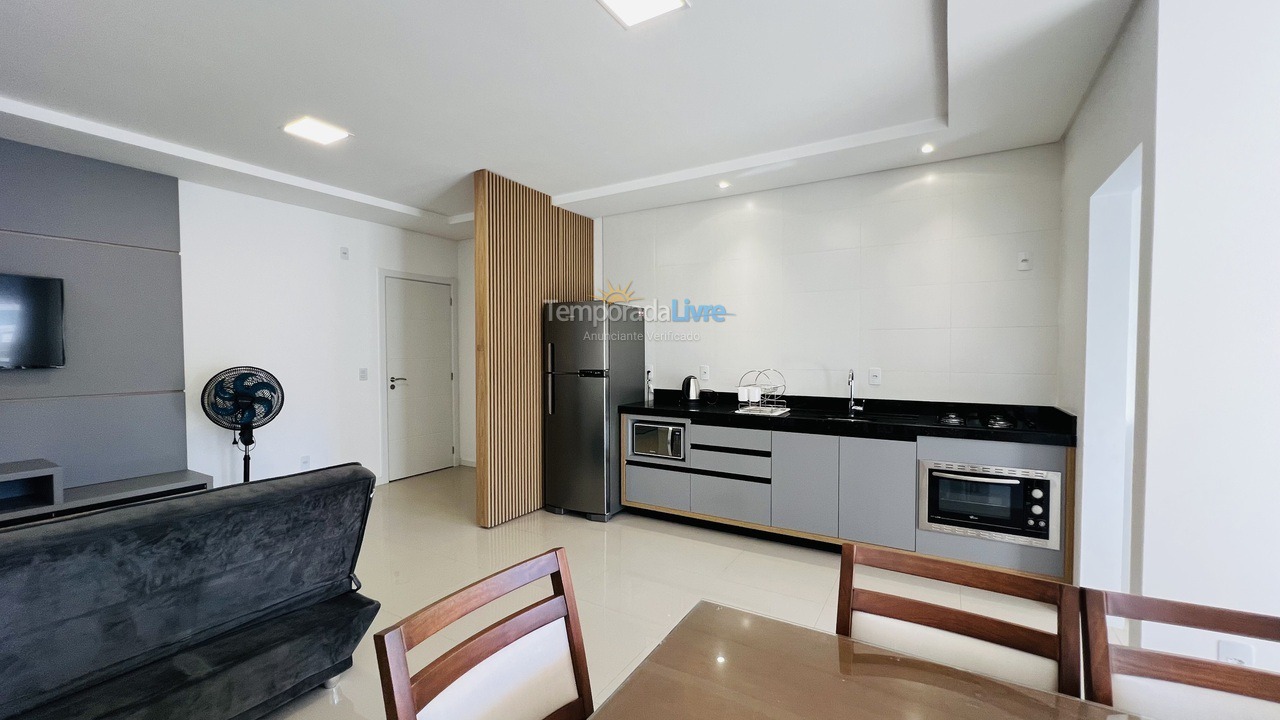 Apartamento para aluguel de temporada em Governador Celso Ramos (Praia de Palmas)