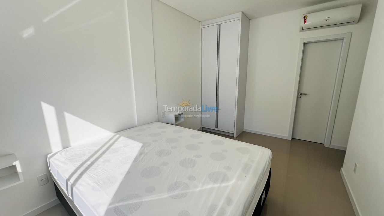 Apartamento para aluguel de temporada em Governador Celso Ramos (Praia de Palmas)
