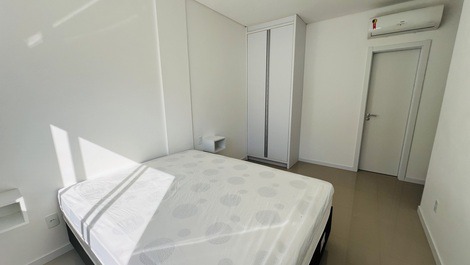 Aluga-se Apartamento Com 02 Dormitórios, Praia De Palmas