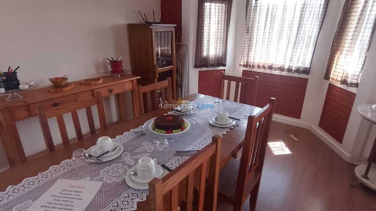 Casa para aluguel de temporada em Campos do Jordão (Imbiry)
