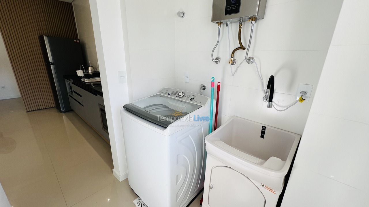 Apartamento para aluguel de temporada em Governador Celso Ramos (Praia de Palmas)