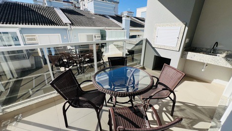 Aluga-se Apartamento Com 02 Dormitórios, Praia De Palmas