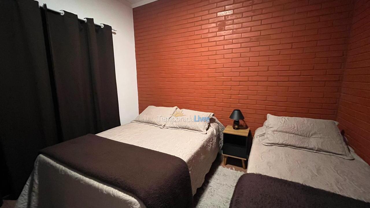 Casa para aluguel de temporada em Campos do Jordão (Imbiry)
