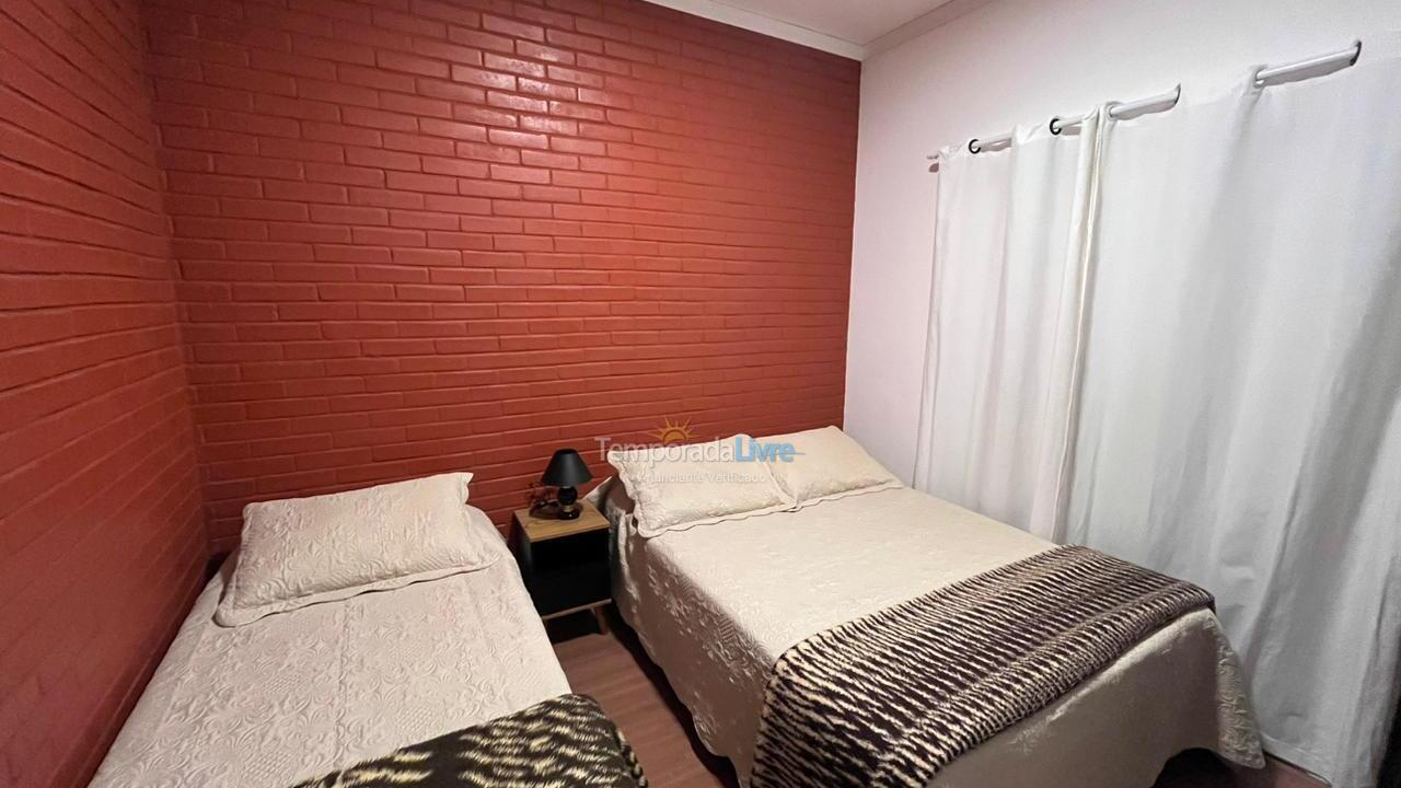 Casa para aluguel de temporada em Campos do Jordão (Imbiry)