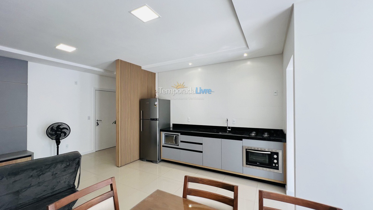 Apartamento para aluguel de temporada em Governador Celso Ramos (Praia de Palmas)