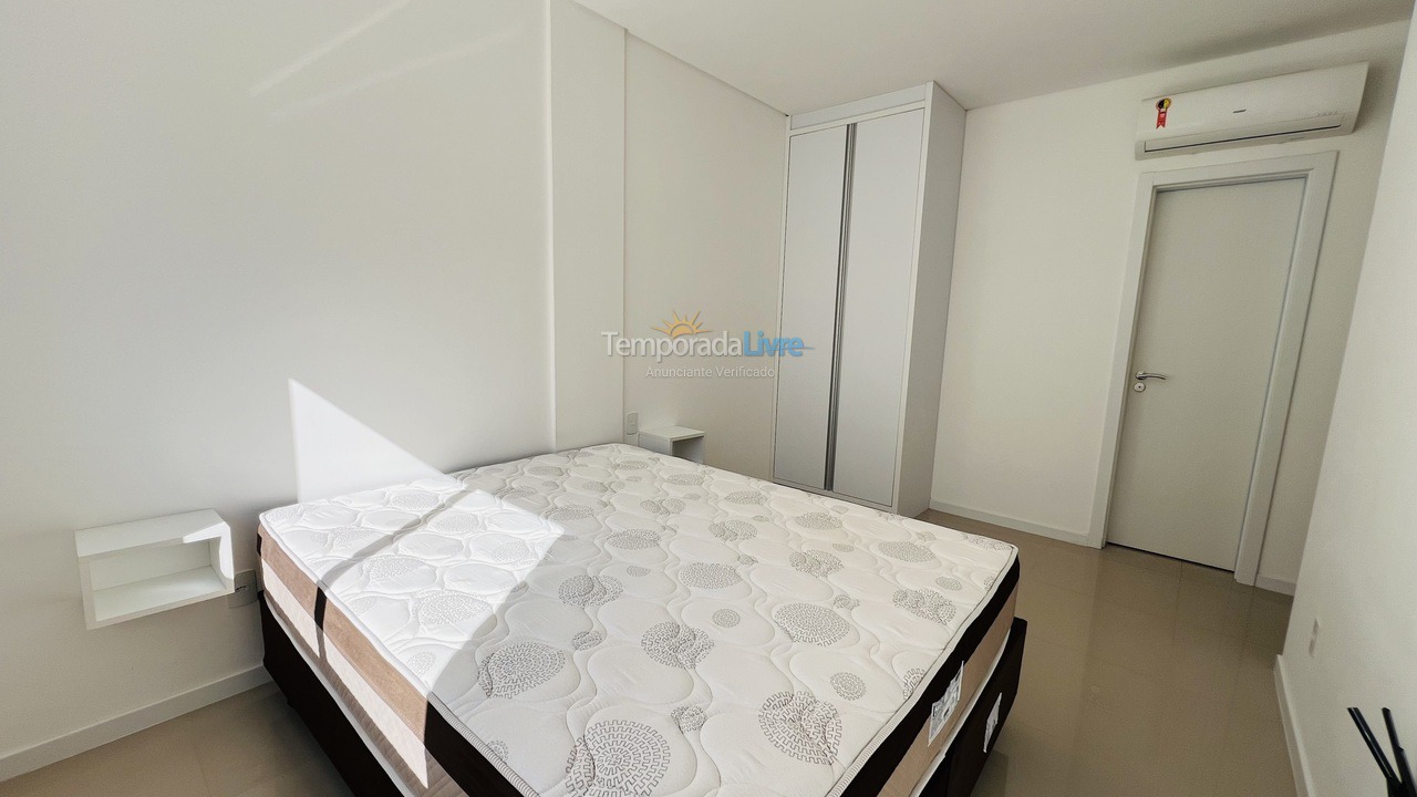 Apartamento para aluguel de temporada em Governador Celso Ramos (Praia de Palmas)