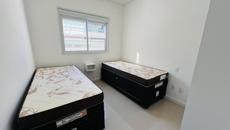 Aluga-se Apartamento Com 02 Dormitórios, Praia De Palmas