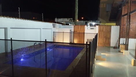 Casa con piscina y aire acondicionado en la playa de Praia Grande en Ubatuba.