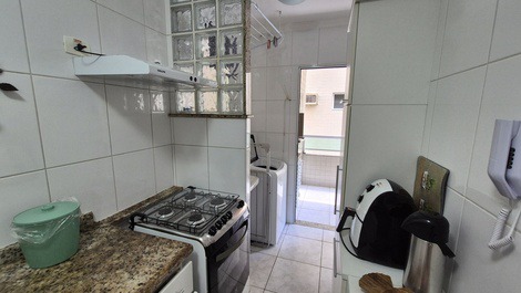 Cozinha e área de serviço. 