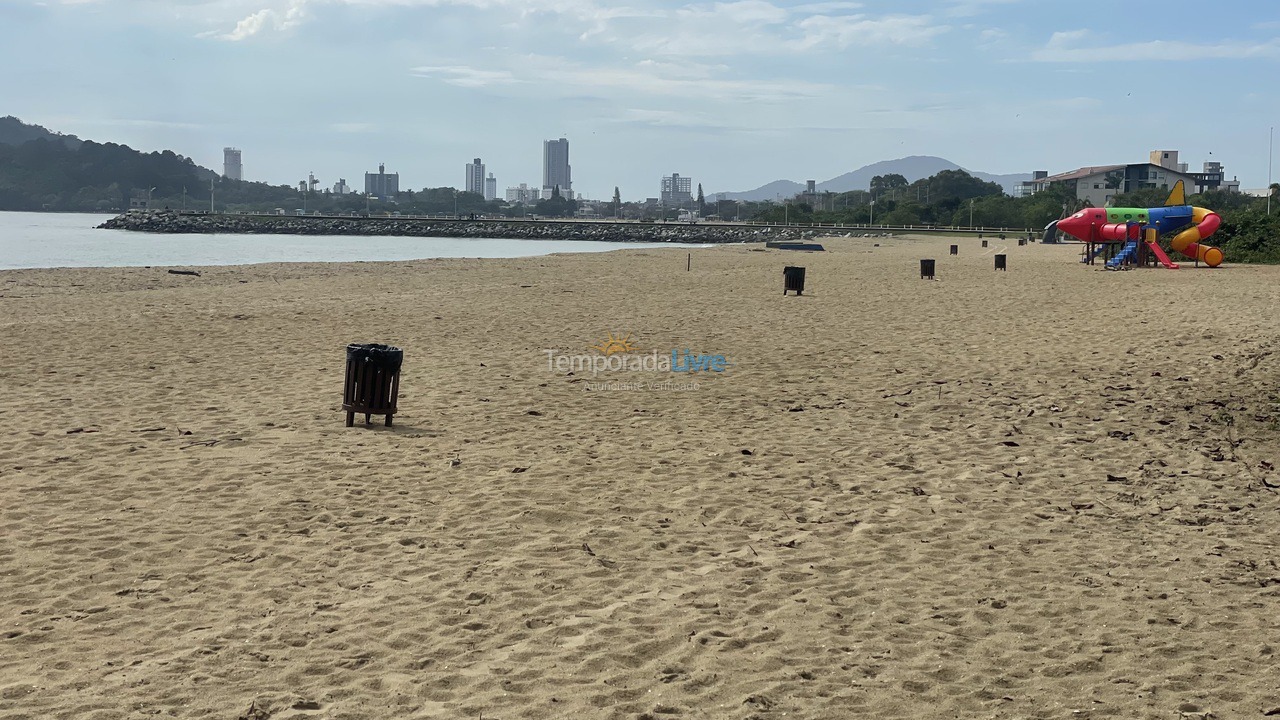 Casa para alquiler de vacaciones em Balneário Piçarras (Piçarras)