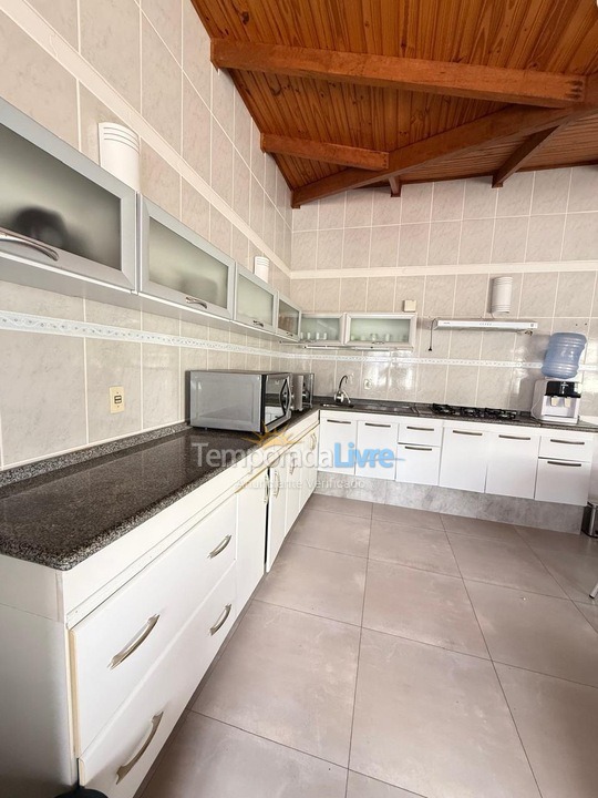 Apartamento para aluguel de temporada em Bombinhas (Praia de Bombas)