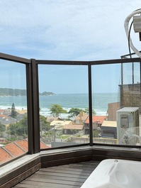Cobertura com vista para o Mar - em Bombas.