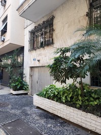 Essa é a entrada, que também é entrada da garagem.
