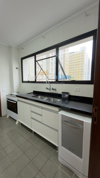 Apartamento para aluguel de temporada em Guarujá (Pitangueiras)