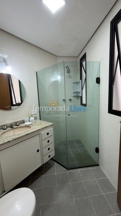 Apartamento para aluguel de temporada em Guarujá (Pitangueiras)